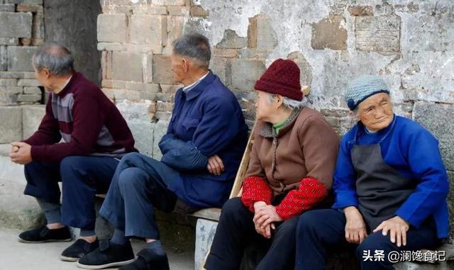 为什么农民没有退休金，多数农村60岁以上老人生活却非常幸福？