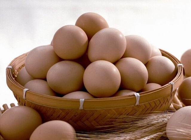最近鸡蛋涨价太疯狂了，什么原因导致暴涨？