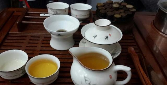 公公爱喝茶，还喜欢用全套茶具玩茶道，我不喜欢怎么办？