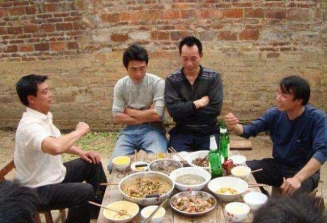 你觉得东北人喝酒厉害还是广西人厉害？为什么？