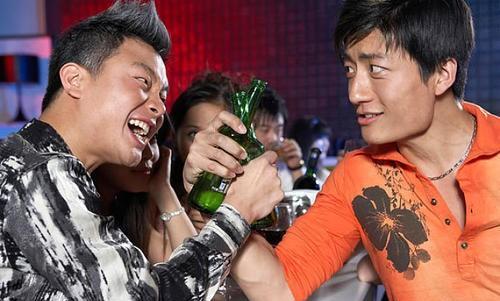 你觉得东北人喝酒厉害还是广西人厉害？为什么？