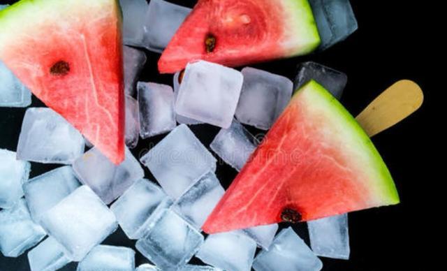 80年代农村没有冰箱，夏天想吃冰镇水果有哪些方法？